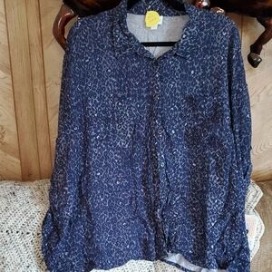 AMY#003 LuLaRoe Amy Navy Patterned Button Down Shirt